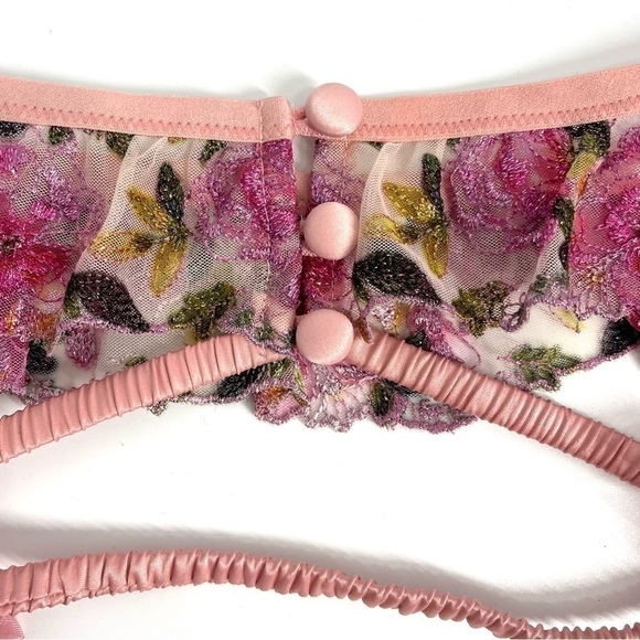 Floral Embroidered, Bows, Button Closure Garter Belt NWOT - Picture 12 of 12